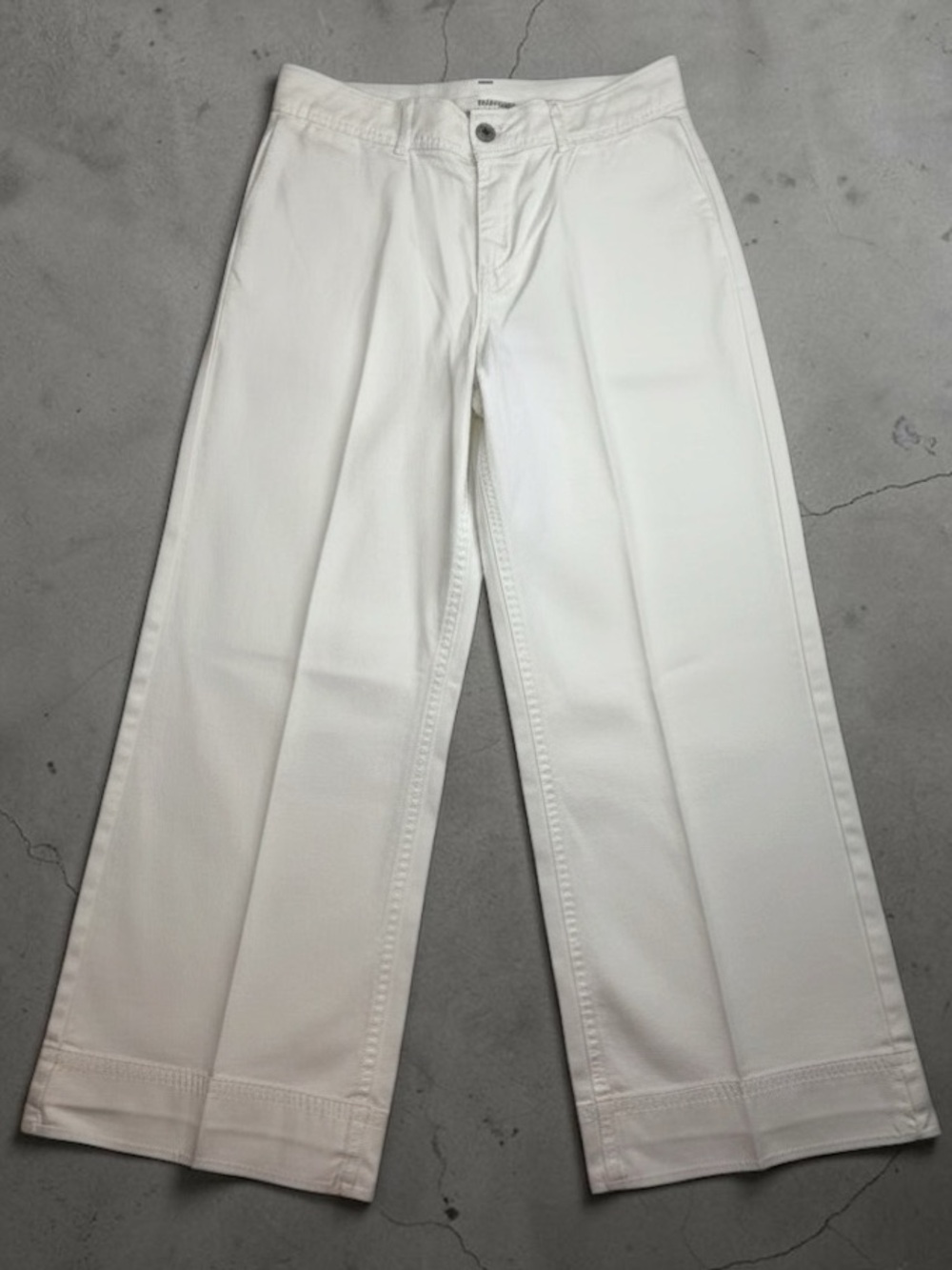 Liz Claiborne White Sz 10 Straight Leg Capri | GUC